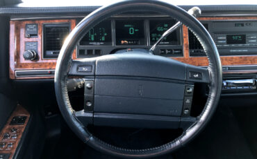 Lincoln-Town-Car-1993-Sedan-26