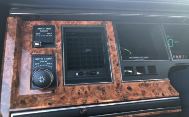 Lincoln-Town-Car-1993-Sedan-27