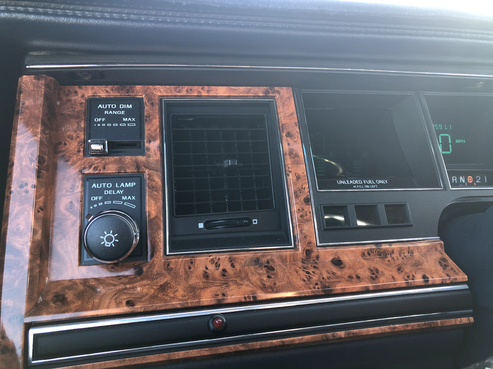 Lincoln-Town-Car-1993-Sedan-27