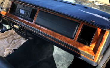 Lincoln-Town-Car-1993-Sedan-29