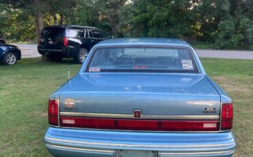 Lincoln-Town-Car-1993-Sedan-3