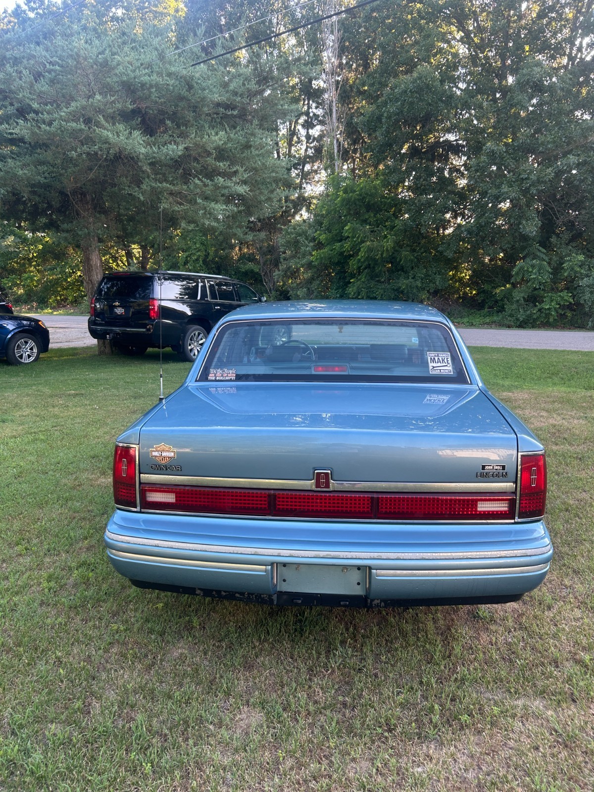 Lincoln-Town-Car-1993-Sedan-3