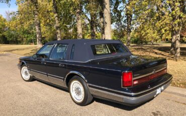 Lincoln-Town-Car-1993-Sedan-3