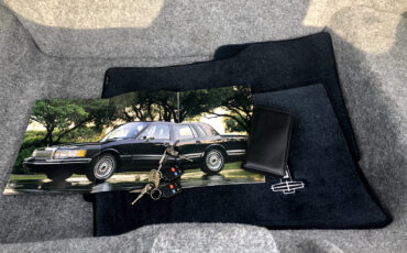 Lincoln-Town-Car-1993-Sedan-30