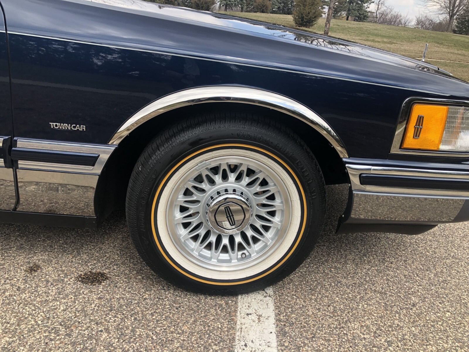 Lincoln-Town-Car-1993-Sedan-37