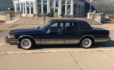 Lincoln-Town-Car-1993-Sedan