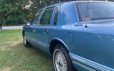 Lincoln-Town-Car-1993-Sedan-4