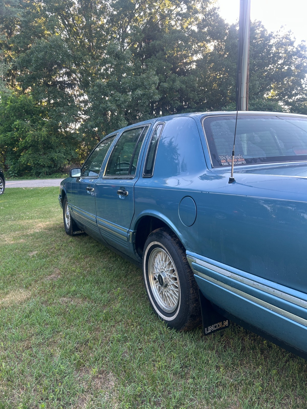 Lincoln-Town-Car-1993-Sedan-4