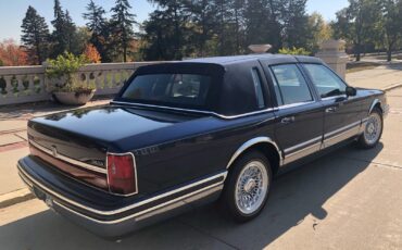 Lincoln-Town-Car-1993-Sedan-4