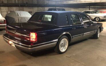 Lincoln-Town-Car-1993-Sedan-5