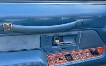 Lincoln-Town-Car-1993-Sedan-6