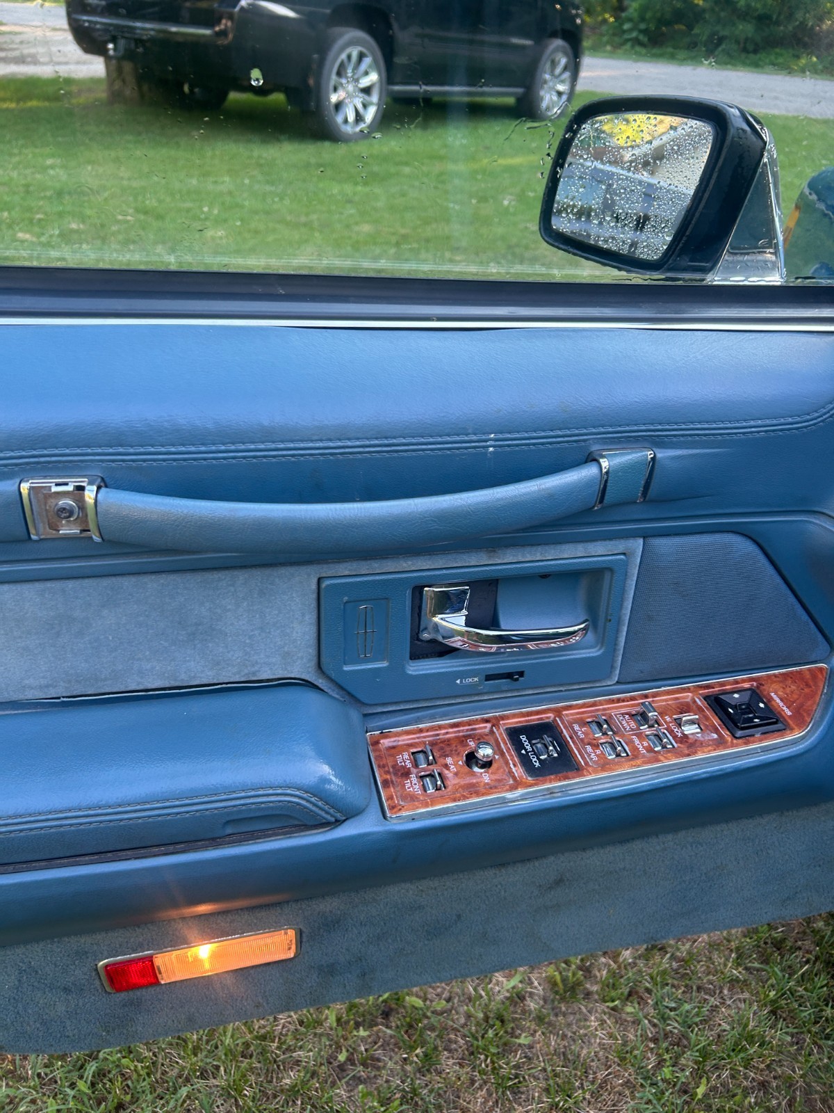 Lincoln-Town-Car-1993-Sedan-6