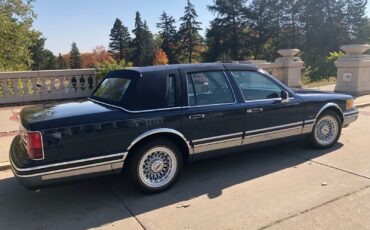 Lincoln-Town-Car-1993-Sedan-6