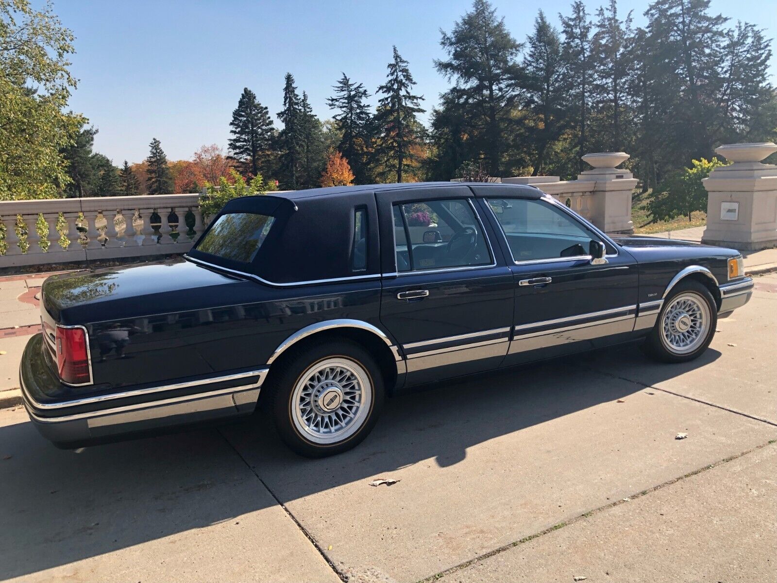 Lincoln-Town-Car-1993-Sedan-6