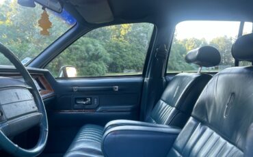 Lincoln-Town-Car-1993-Sedan-7