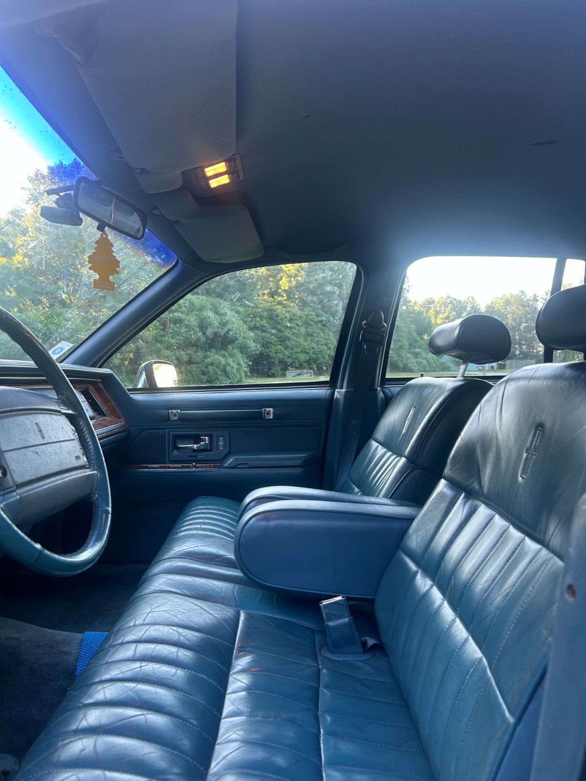 Lincoln-Town-Car-1993-Sedan-7