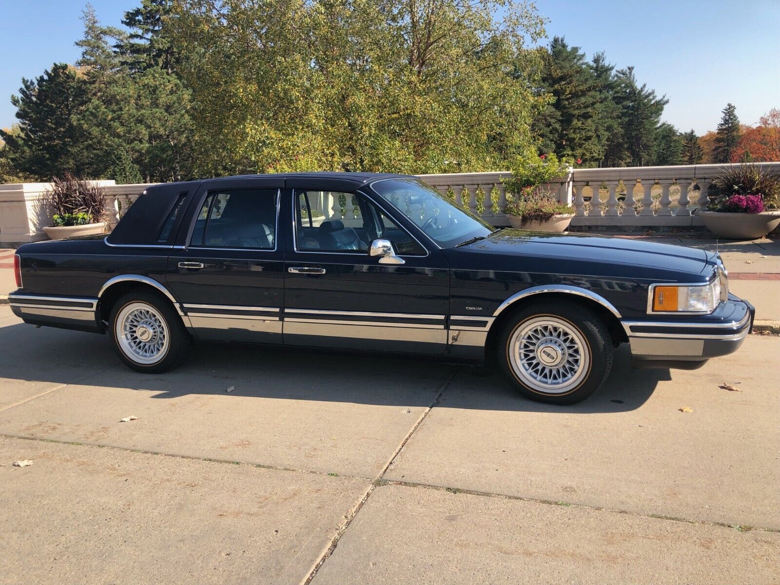 Lincoln-Town-Car-1993-Sedan-7