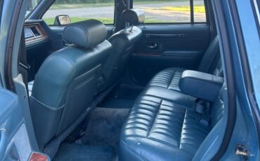 Lincoln-Town-Car-1993-Sedan-8