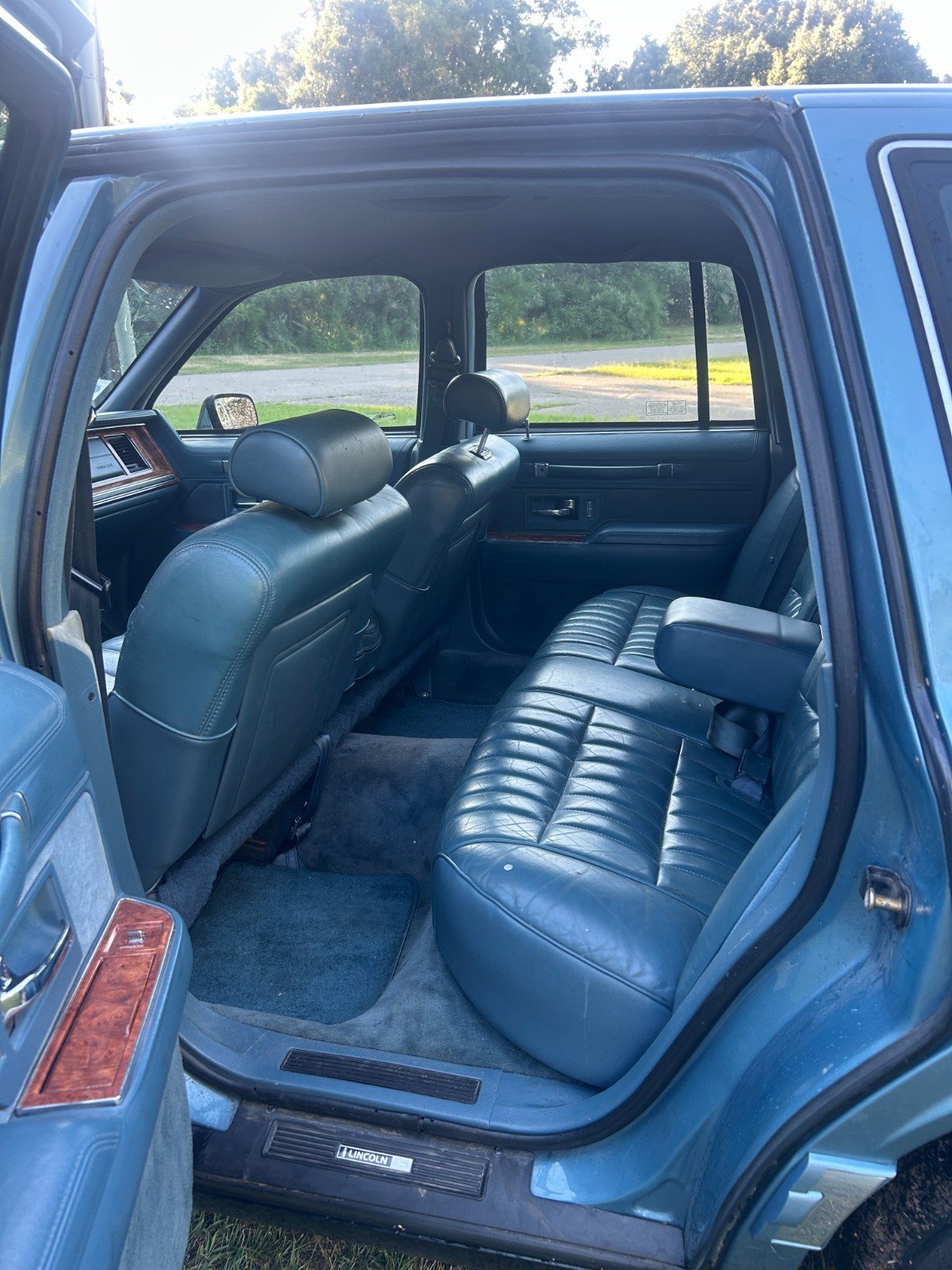 Lincoln-Town-Car-1993-Sedan-8