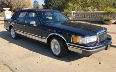 Lincoln-Town-Car-1993-Sedan-9
