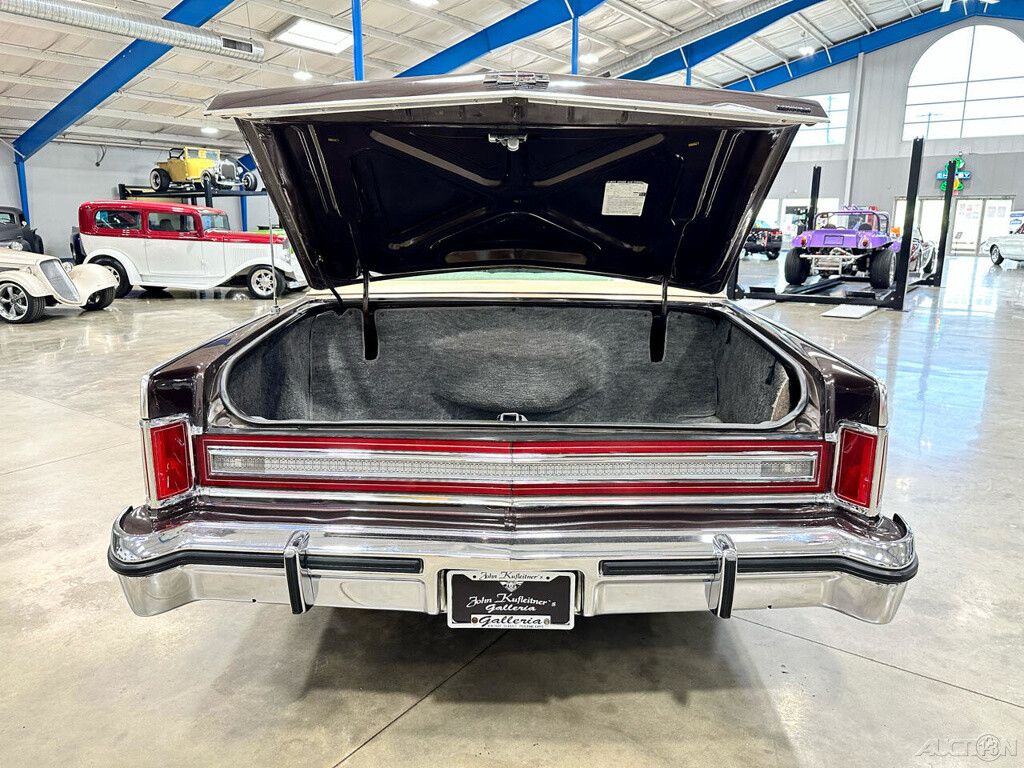 Lincoln-Town-Coupe-1979-Other-15