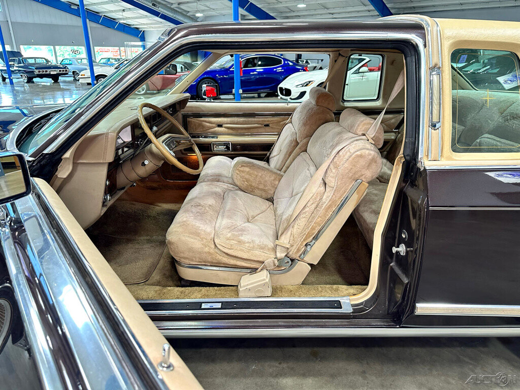 Lincoln-Town-Coupe-1979-Other-20