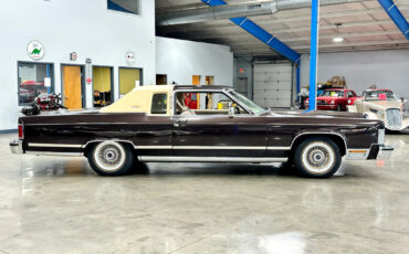 Lincoln-Town-Coupe-1979-Other-7