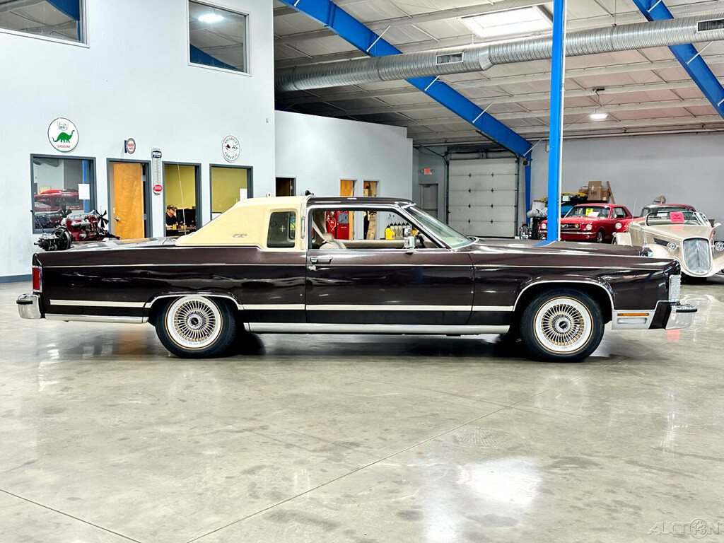Lincoln-Town-Coupe-1979-Other-7