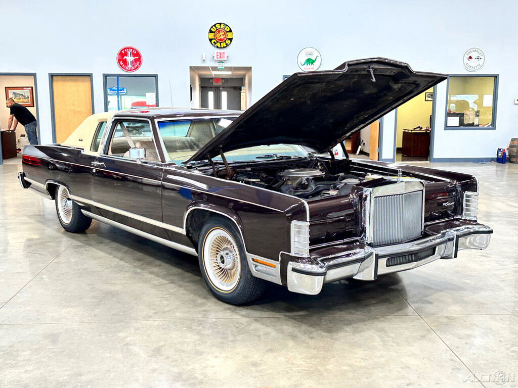 Lincoln-Town-Coupe-1979-Other-8