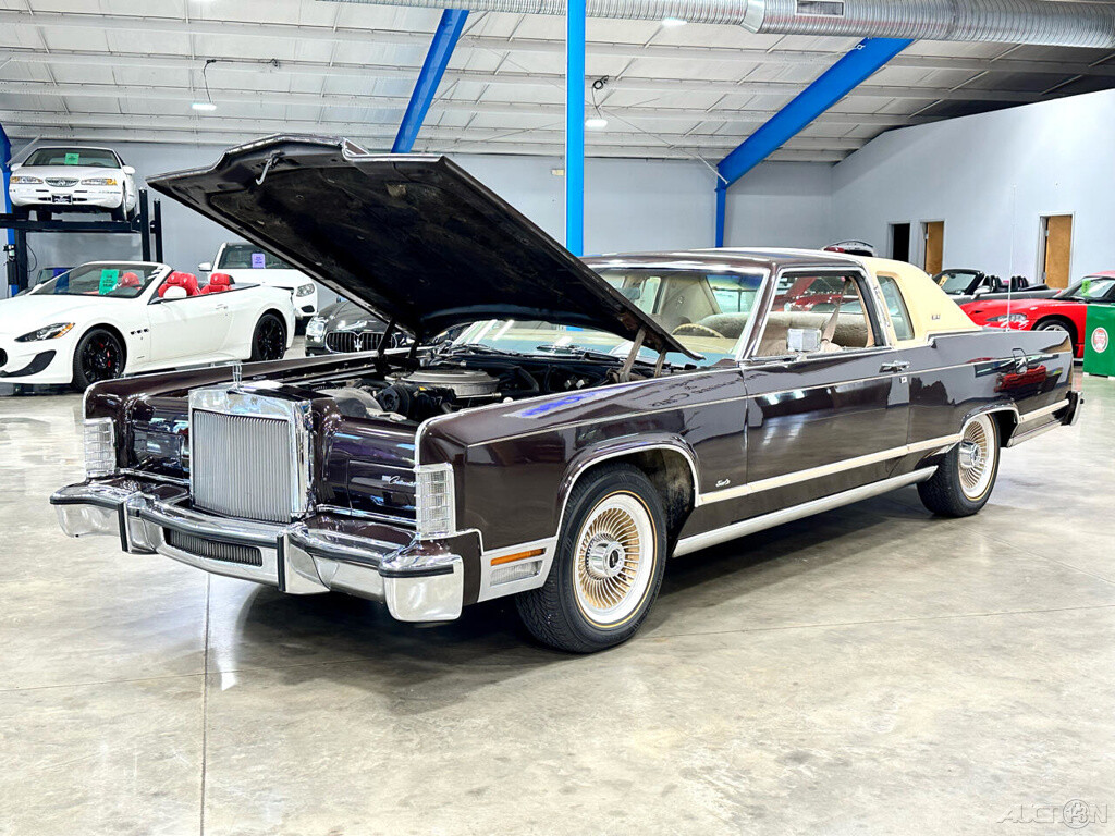 Lincoln-Town-Coupe-1979-Other-9
