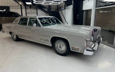 Lincoln-Town-car-1978-grey-1
