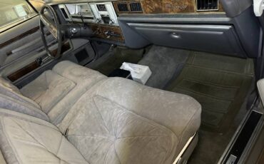 Lincoln-Town-car-1978-grey-12