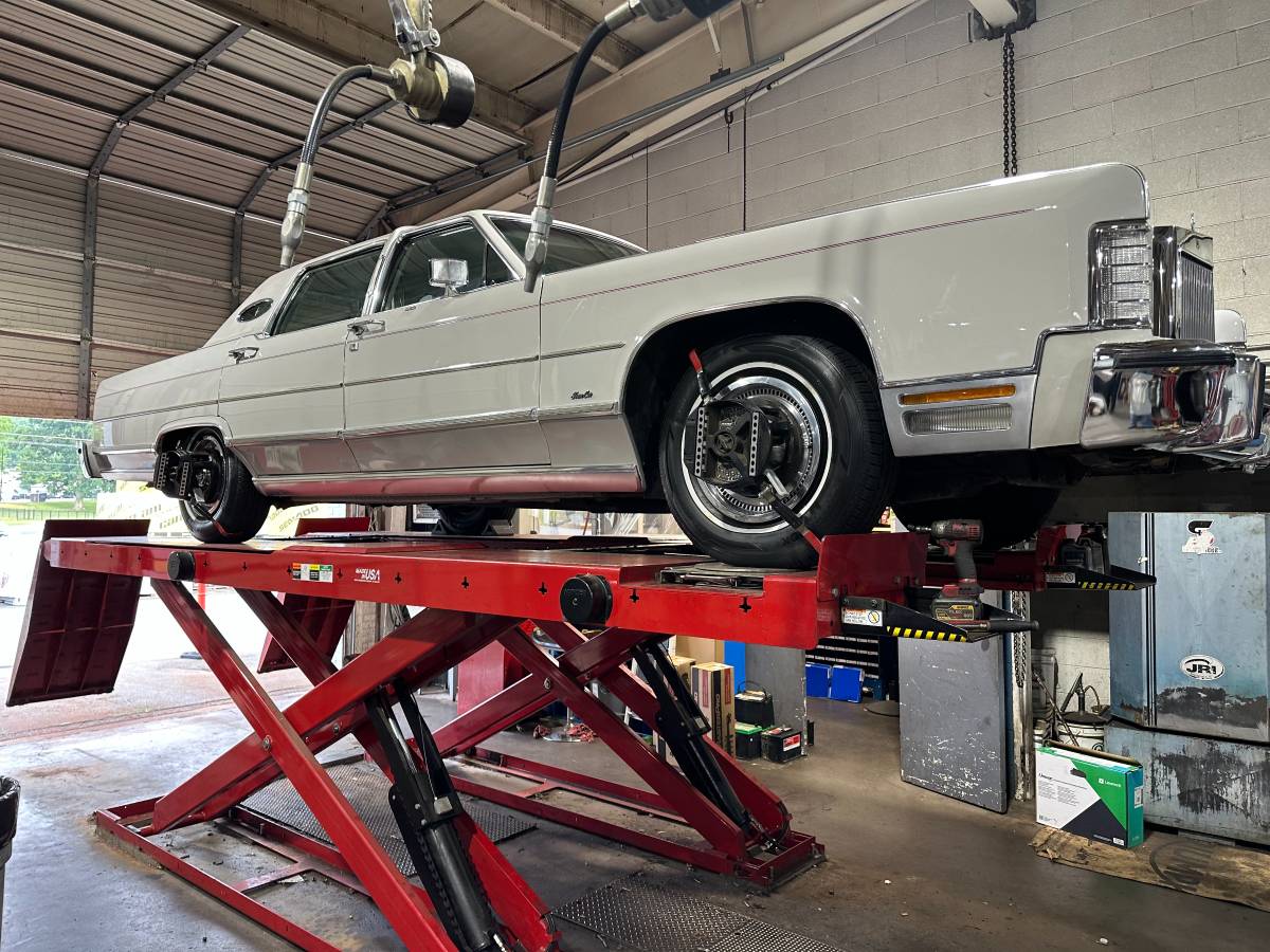 Lincoln-Town-car-1978-grey-15