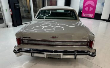 Lincoln-Town-car-1978-grey-3