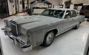 Lincoln-Town-car-1978-grey