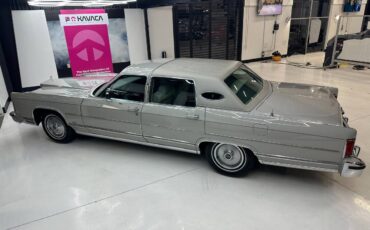 Lincoln-Town-car-1978-grey-4