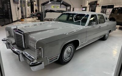 Lincoln Town car  1978 grey