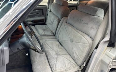 Lincoln-Town-car-1978-grey-9