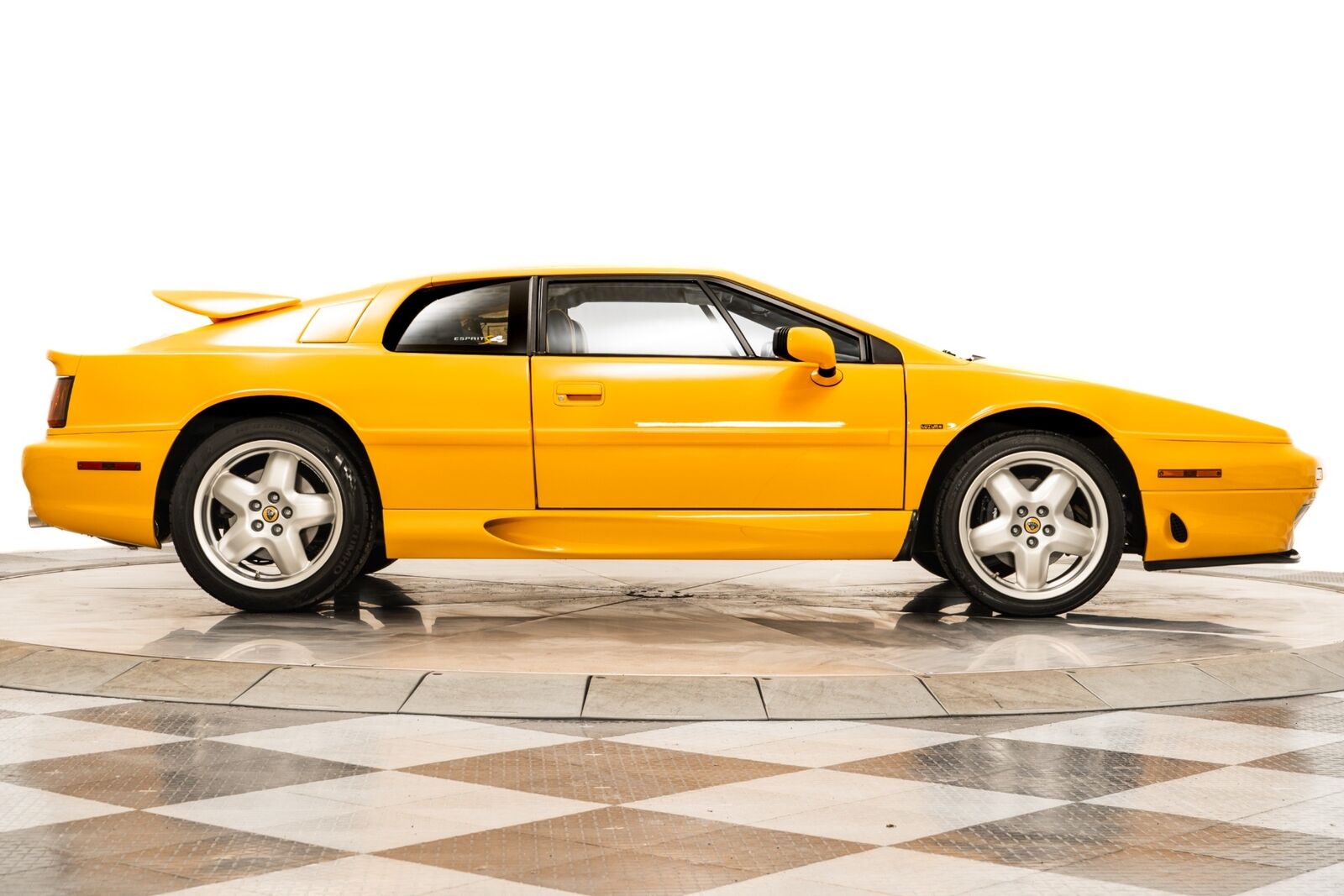 Lotus-Esprit-1995-2D-Coupe-37