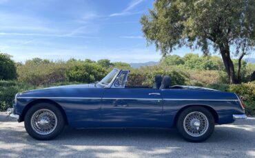 MG-B-1965-Convertible-1