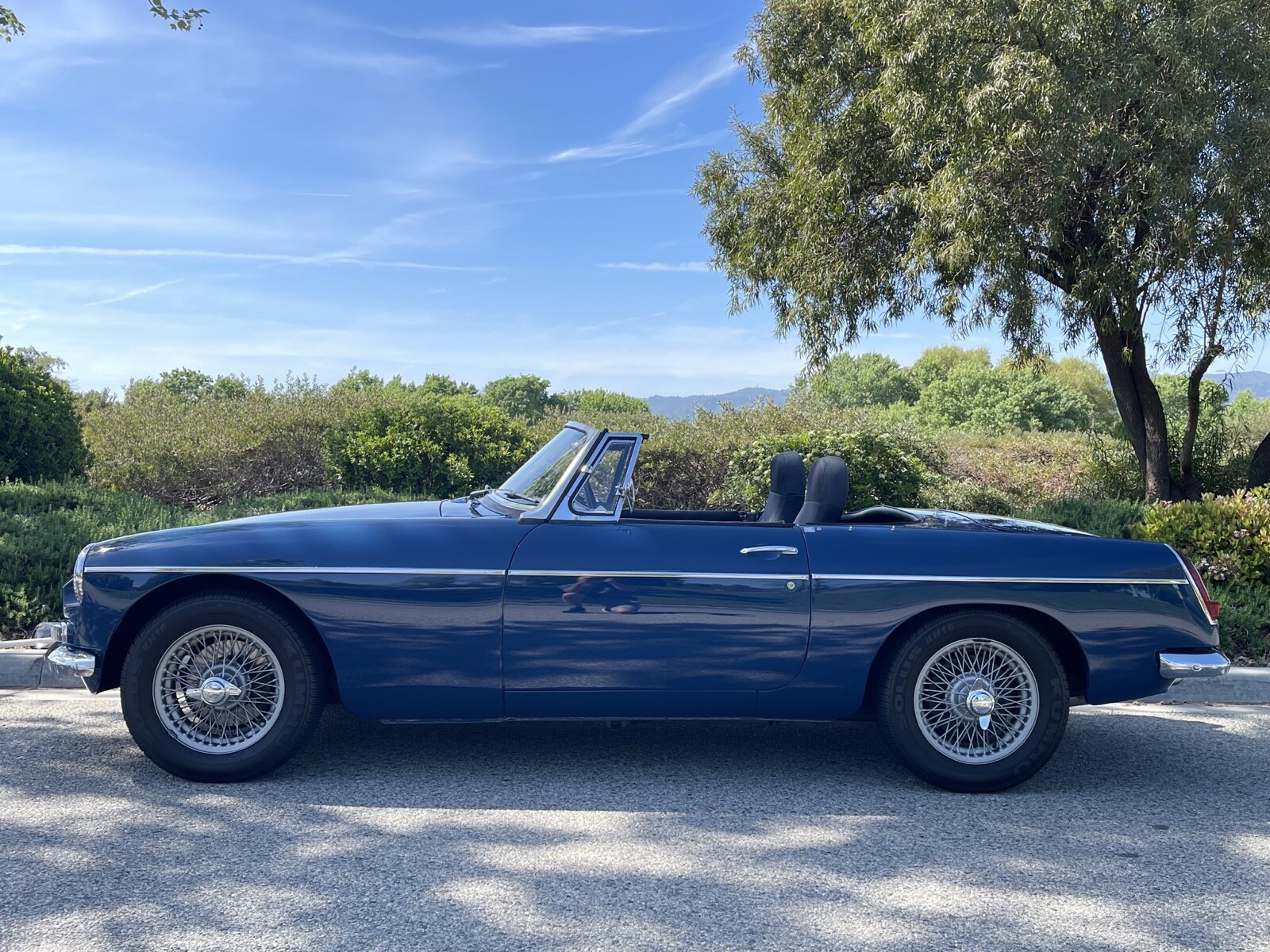 MG-B-1965-Convertible-1