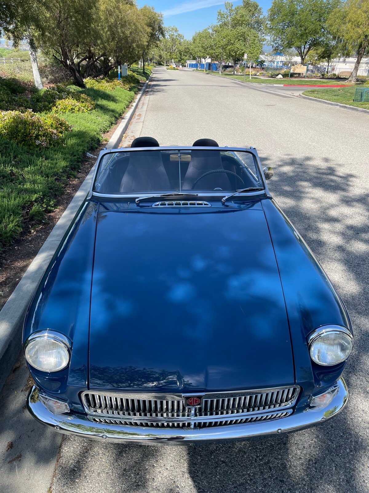 MG-B-1965-Convertible-3