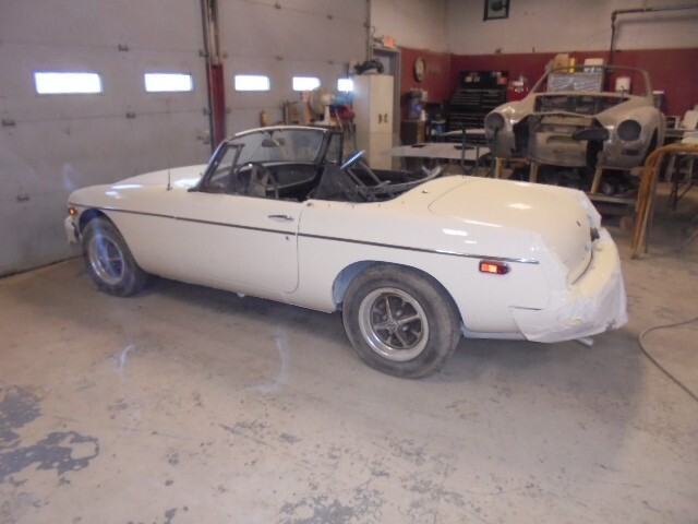 MG-B-1979-Convertible-17