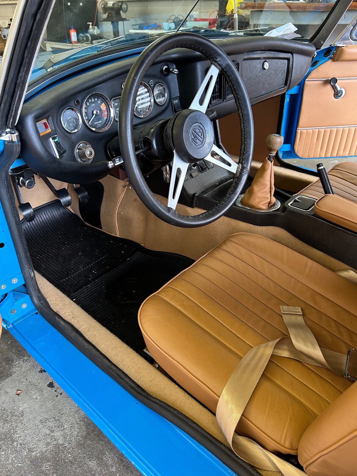 MG-MGB-1973-Convertible-2