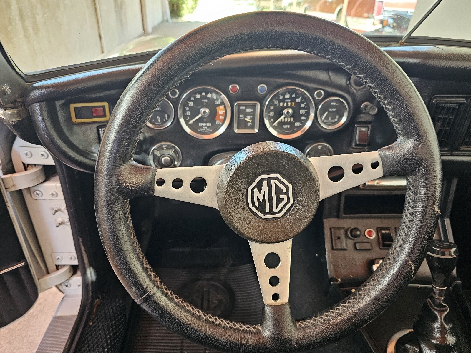 MG-MGB-1974-34