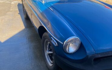 MG-MGB-1974-Convertible-10