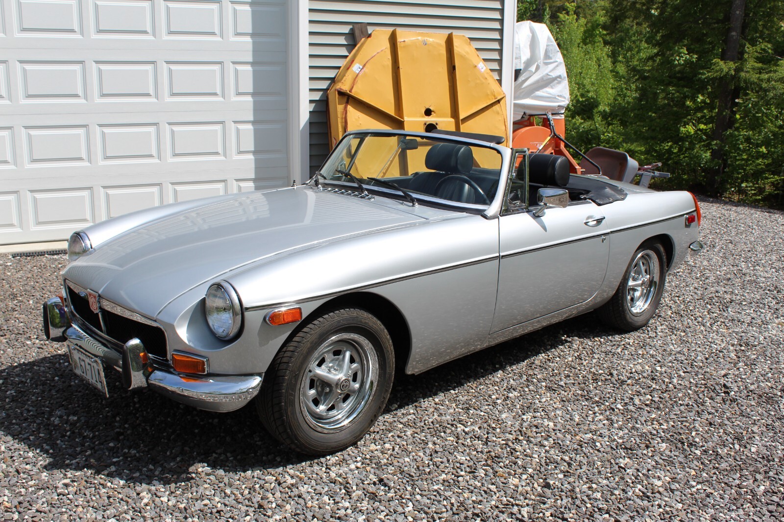 MG-MGB-1974-Convertible-2