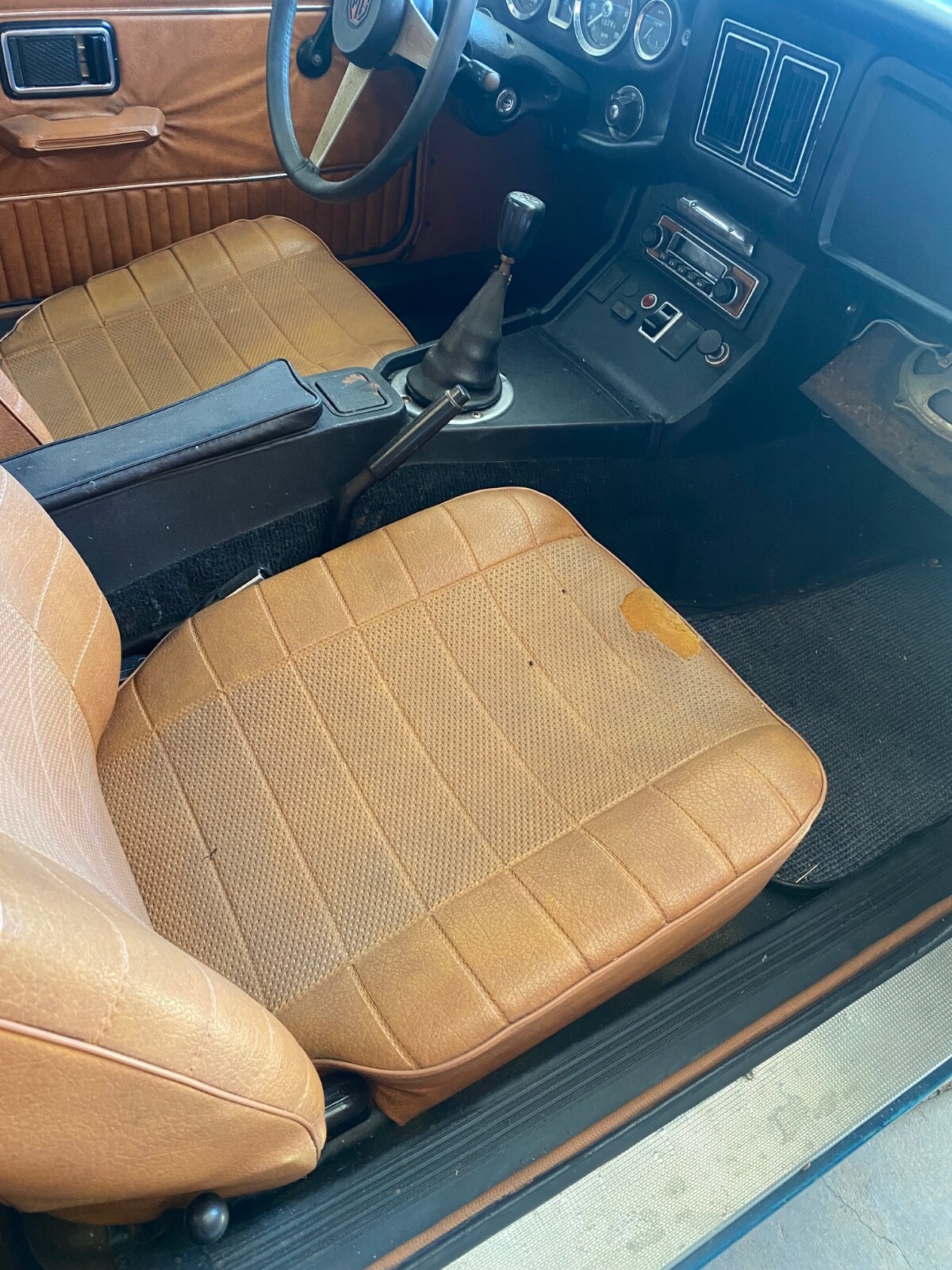 MG-MGB-1974-Convertible-27