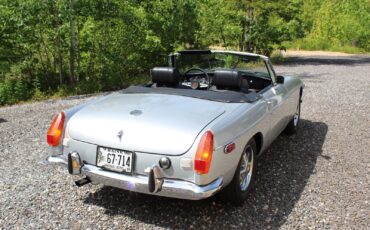 MG-MGB-1974-Convertible-4
