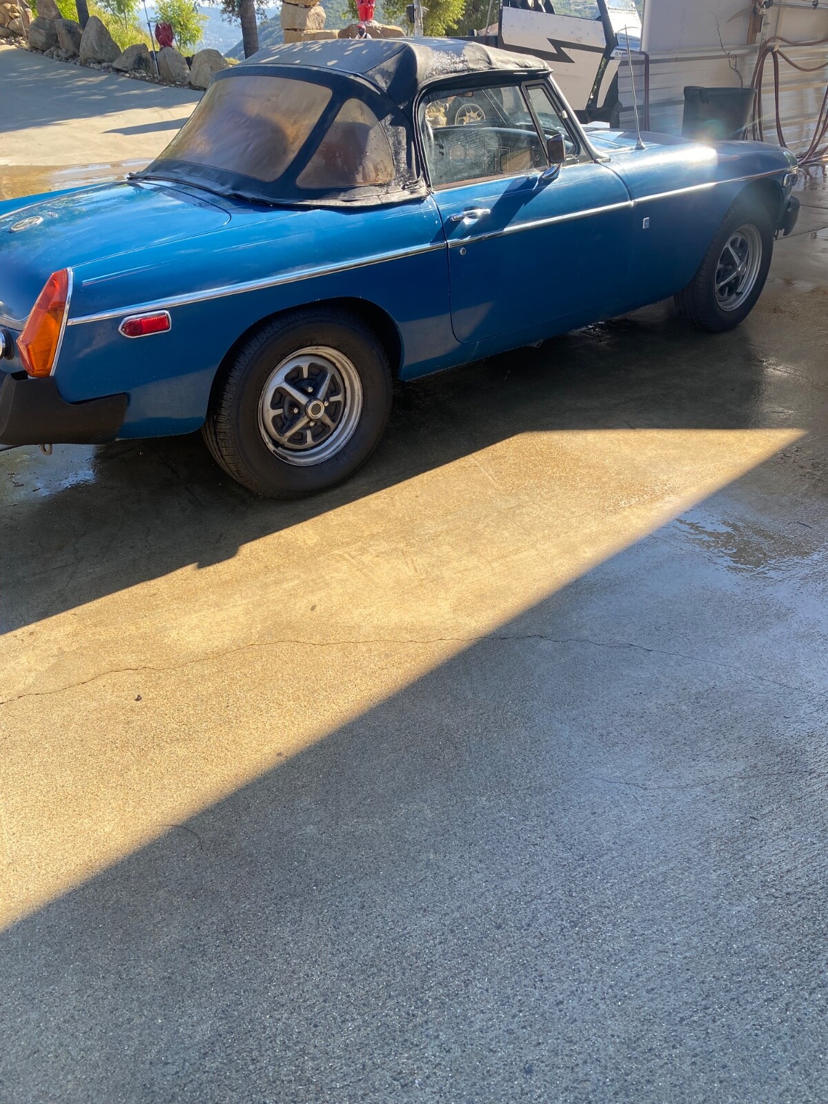 MG-MGB-1974-Convertible-4